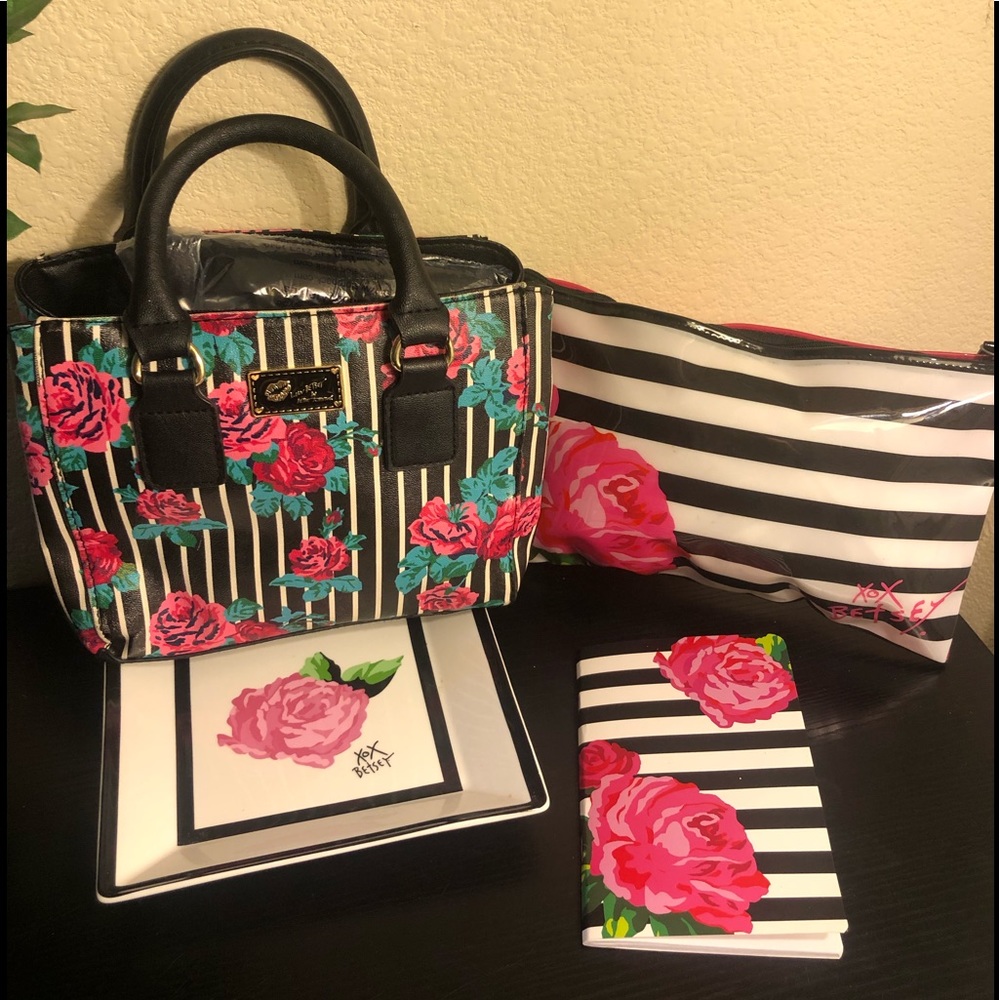 💕 Betsey Johnson small 🌺 floral tote bundle